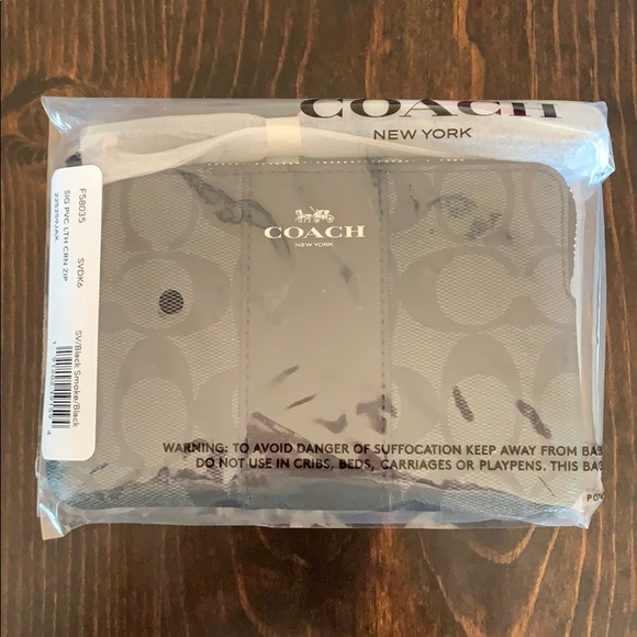 Coach! NWT! Wristlet! - Picture 2 of 8